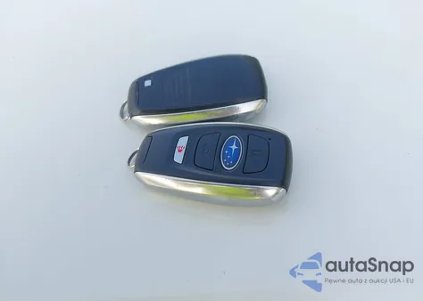 2017 Subaru Outback Touring z USA, uszkodzony, nr VIN 4S4BSATC4H3386989